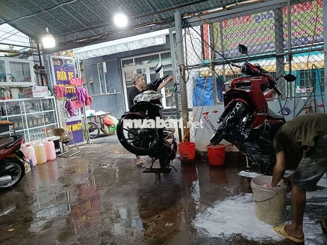cần tuyển một bạn rửa xe máy 