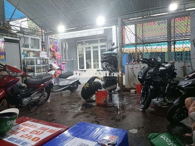 cần tuyển một bạn rửa xe máy 