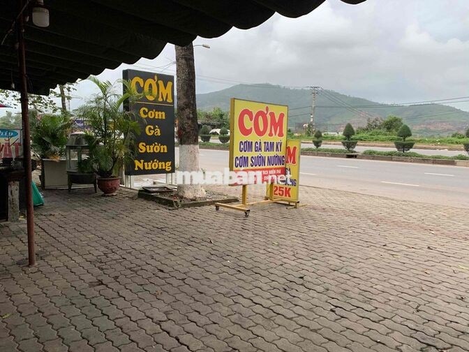 tuyển 2 nhân viên phục vụ