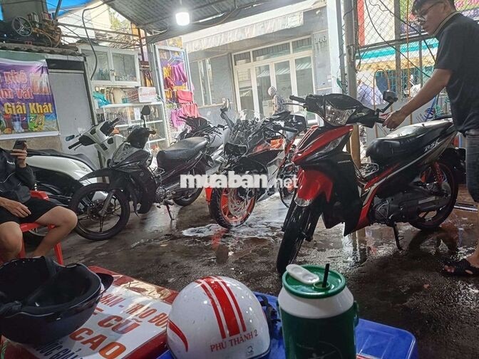 cần tuyển một bạn rửa xe máy 