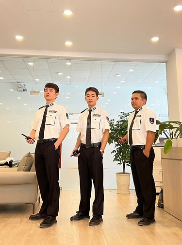 HOÀNG MAI CẦN 1 BẢO VỆ TRƯỜNG HỌC