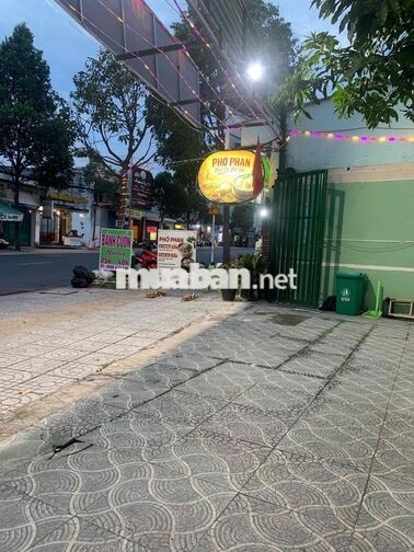 cần tuyển phục vụ với phụ quán( bao ăn trong ca)
