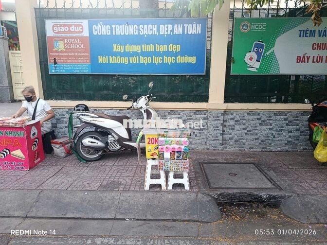 Bán cơm nắm buổi sáng 60k / 1 tiếng
