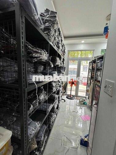 CẦN TUYỂN NỮ ĐÓNG GÓI QUẦN ÁO ĐI CHÙA QUẬN 12