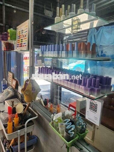 cần thợ gội đầu_làm móng