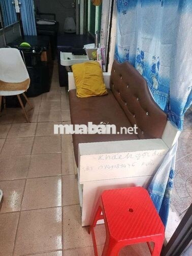 cần thợ gội đầu_làm móng