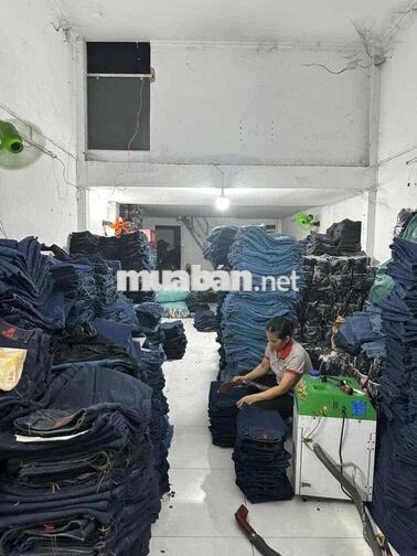 tuyển nhân viên phụ  xếp quần áo