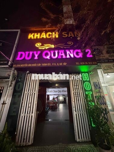 Tuyển nam lễ tân khách sạn