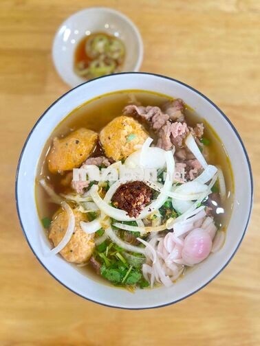 TUYỂN NỮ PHỤ QUÁN PHỞ (Quận 12 cũ)