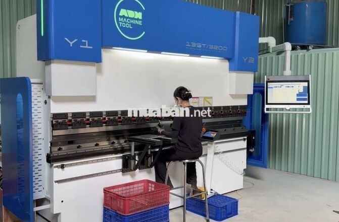 NAM LĐPT LÀM VIỆC VẬN HÀNH MÁY MÓC