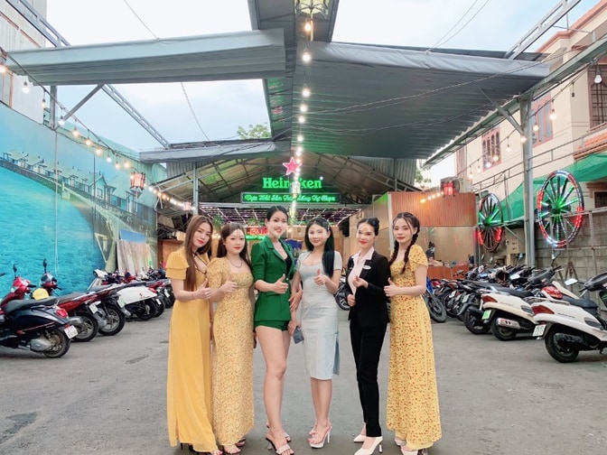Nhà Hàng Tân Phú tuyển Quản lý PR + phục vụ nư,lễ tân