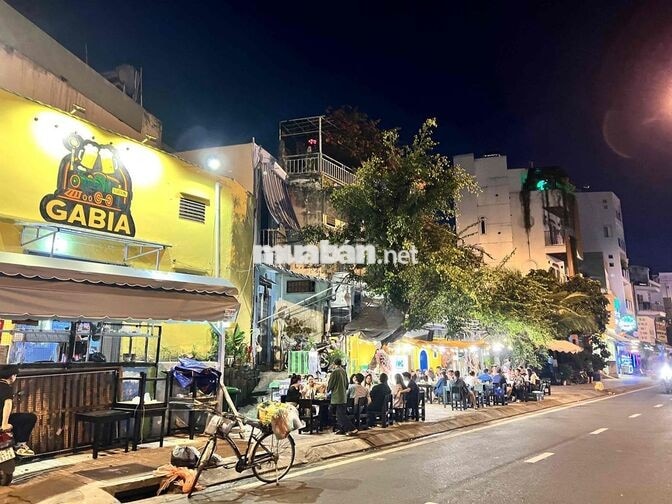 NHÂN VIÊN PHỤC VỤ GÒ VẤP