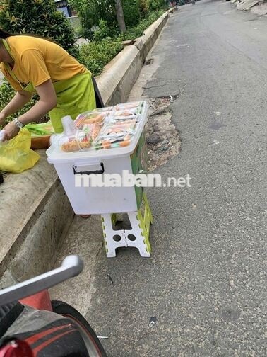 Cần bạn phụ bán đồ ăn sáng cho học sinh buổi sáng