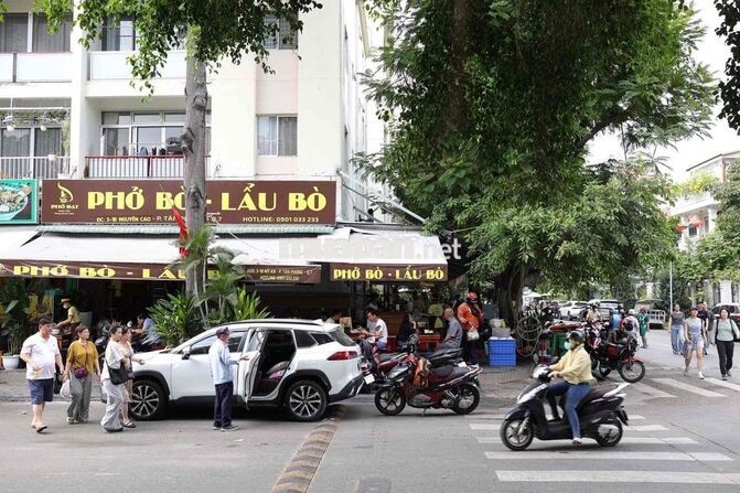 TUYỂN PHỤC VỤ / BẾP PHỞ
