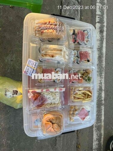 Bán sushi, cơm nắm trường học học 1 tiếng rưỡi