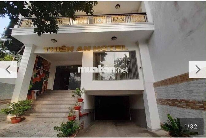 Tuyển 2 lễ tân khách sạn