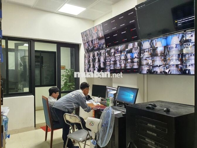 Nhân viên kỹ thuật tòa nhà