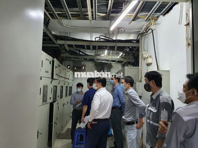 Nhân viên kỹ thuật tòa nhà