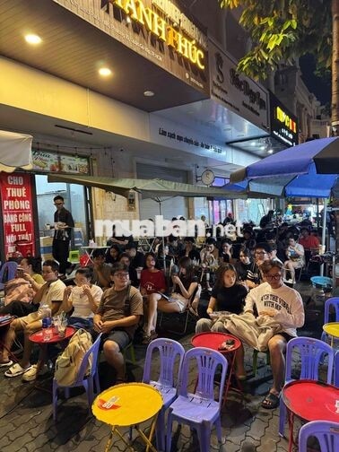 *** 4 nhân viên pha chế làm việc Cityland