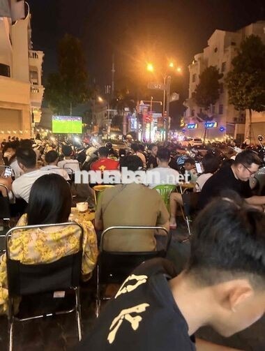 *** 4 nhân viên pha chế làm việc Cityland