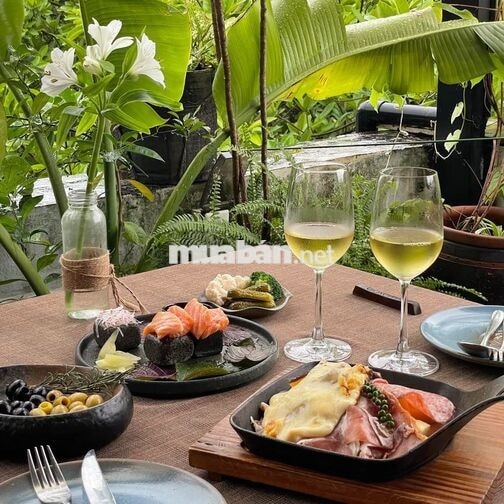 Nhân viên Phục vụ Nhà hàng