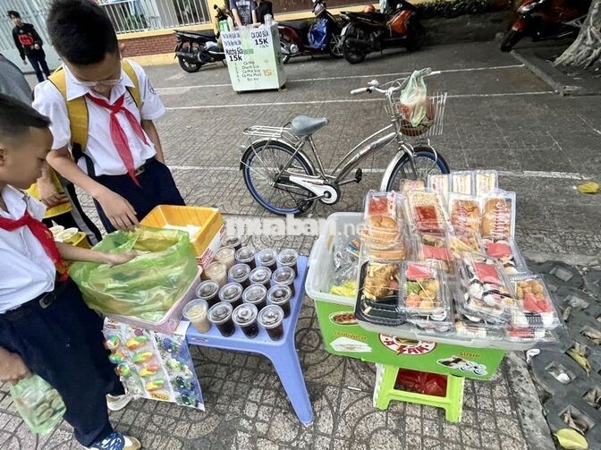 Phụ bán sushi, cơm nắm buổi sáng 1 tiếng rưỡi/buổi