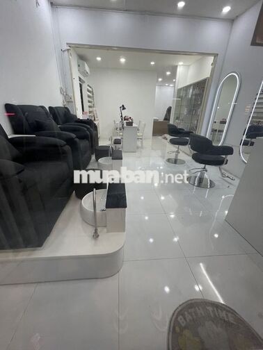 Tuyển 2 thợ nail, gội đầu