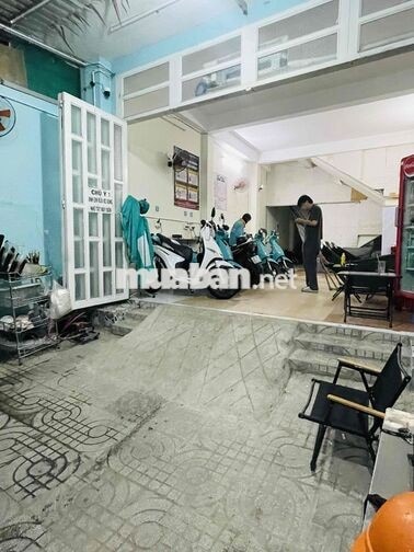 Tuyển nhân viên trực trạm sạc