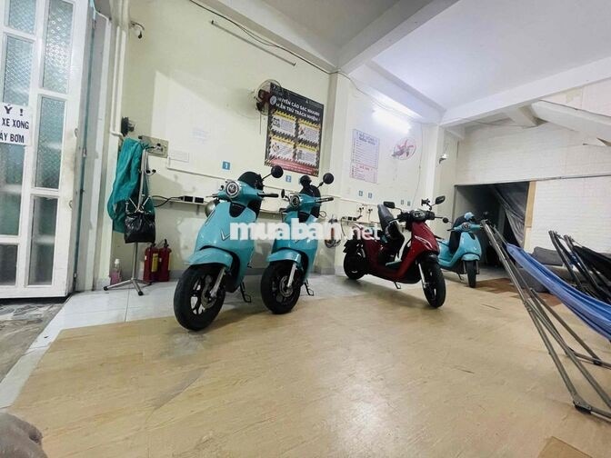 Tuyển nhân viên trực trạm sạc
