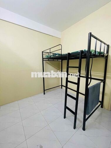 Tuyển nhân viên trực trạm sạc
