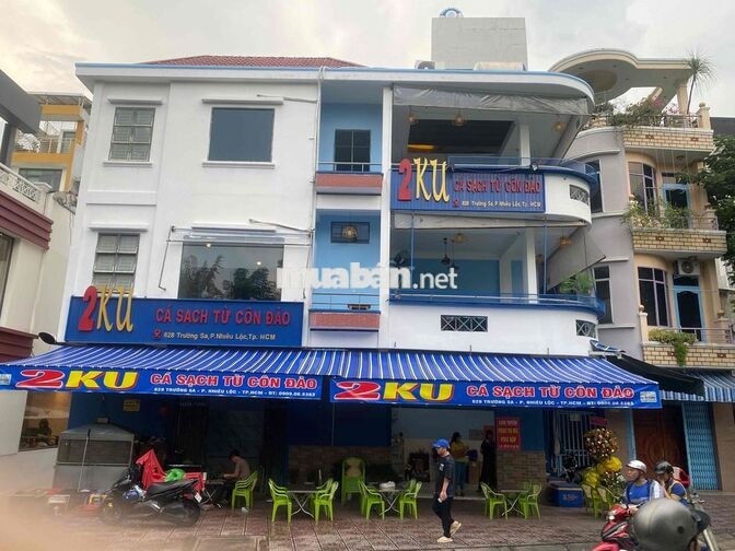 cần tuyển phục vụ uu tiên nữ  dưới 35t