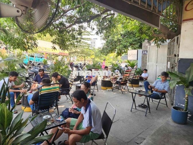 Tuyển nhân viên phục vụ quán cà phê