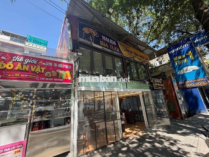 Tuyển nhân viên phục vụ nhà hàng đi làm ngay