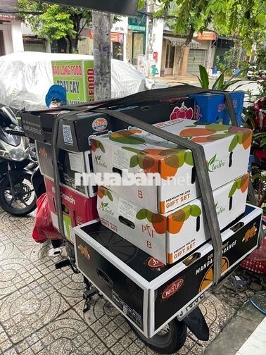 Cần Tuyển nam giao hàng bằng xe máy và xăng cty