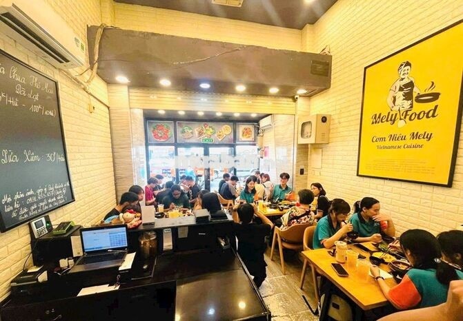 TUYỂN PHỤC VỤ NAM 18-35 TUỔI
