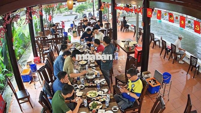 TUYỂN NHÂN VIÊN PHỤC VỤ