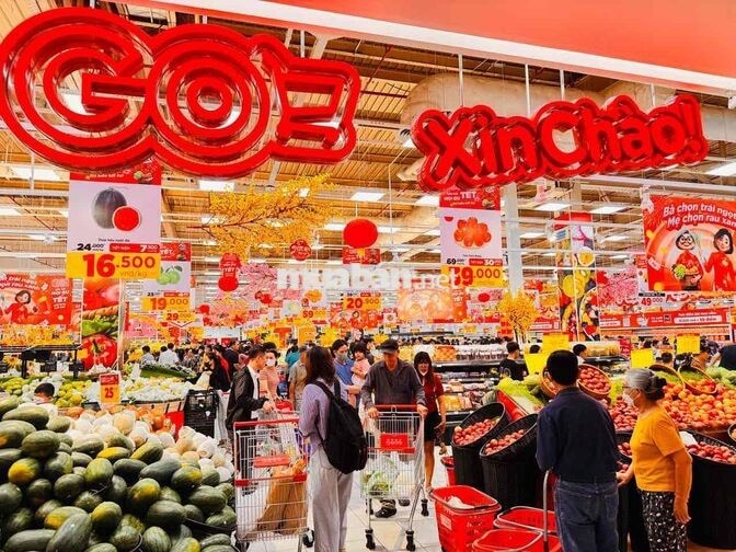 01 tài xế giao hàng bằng xe máy