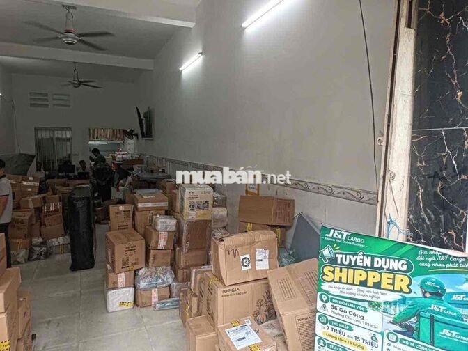 NHÂN VIÊN GIAO HÀNG J&T CARGO QUẬN 5
