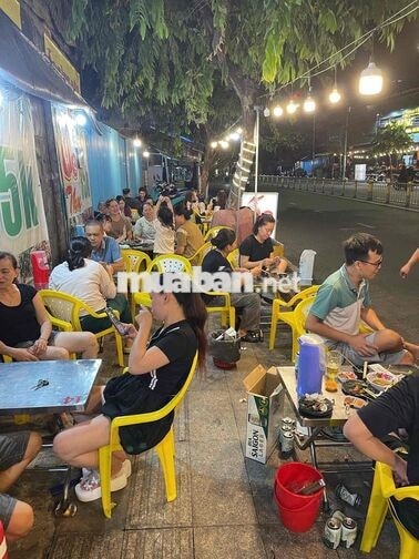 cần người phụ quán ốc bao ăn ở lại